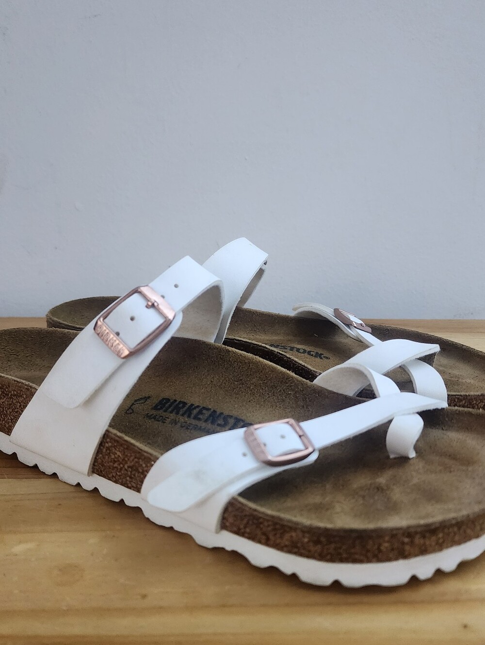 Birkenstock Mayari White Birko-Flor Toe Loop Women’s Size 40 US 9 to 9.5 Sandals